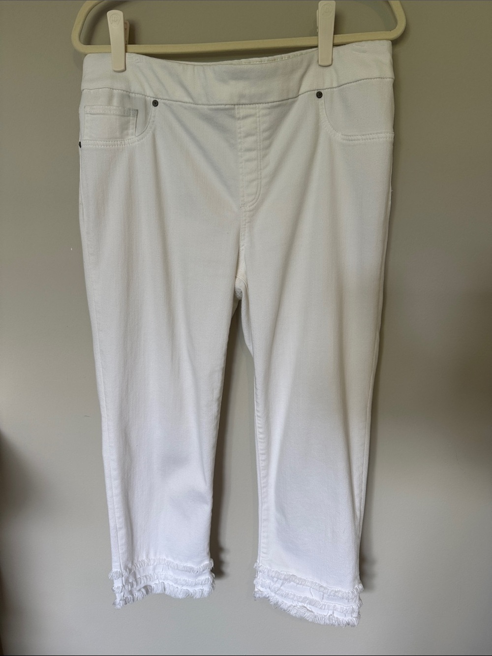 Chico's White Cropped Triple Frayed-Hem Pull On Pants Size 2 (10/12)
